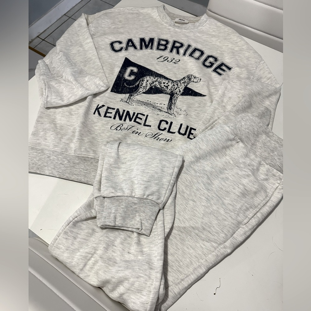 Ardene Gray Crewneck Sweater with Cambridge Logo matching sweatpants L/m - Picture 2 of 5